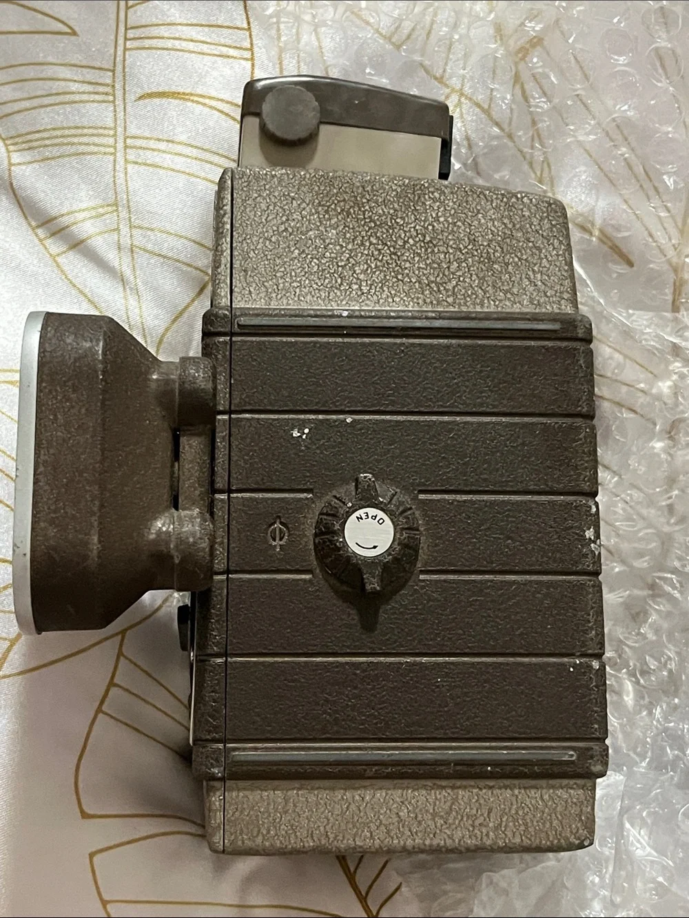 333 8mm Camera in Gray and Silver